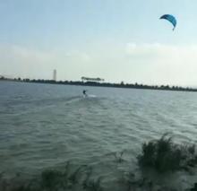 Göle dönen Amik Ovası'nda sörf yaptılar