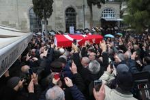 Ozan Arif gözyaşlarıyla son yolculuğuna uğurlandı