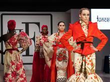 Türk modacı Londra Moda Haftası’nda nostaljik Türk perdeleri ile ödül aldı