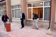 Ameliyatta ölen hastanın yakınları, hastaneyi birbirine kattı