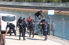 Kanala düşüp boğuldu, kurtarmak isteyen arkadaşı yoğun bakımda