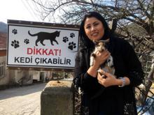 Evinin önüne öyle bir tabela astı ki... Gören bir daha baktı!