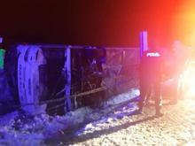 Bayburt'ta yolcu otobüsü devrildi: 2 ölü, 19 yaralı