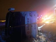 Bayburt'ta yolcu otobüsü devrildi: 2 ölü, 19 yaralı