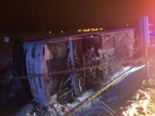 Bayburt'ta yolcu otobüsü devrildi: 2 ölü, 19 yaralı