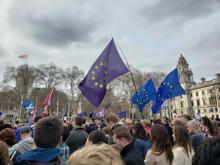 İngiltere'de dev ''Brexit'i halka bırakın'' yürüyüşü