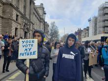 İngiltere'de dev ''Brexit'i halka bırakın'' yürüyüşü