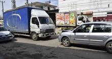 Seyir halindeki otomobile kurşun yağmuru