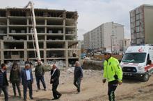 İnşaat işçisi feci şekilde can verdi, cenaze vinçle aşağı indirildi