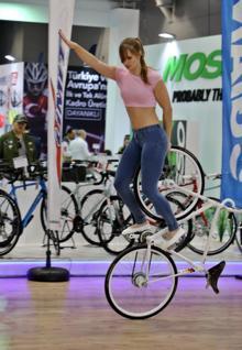 Bisiklet fuarının gözdesi: Fiyatı tam 90 bin lira
