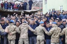 CHP lideri Kemal Kılıçdaroğlu'na şehit cenazesinde saldırı