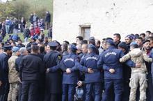 CHP lideri Kemal Kılıçdaroğlu'na şehit cenazesinde saldırı