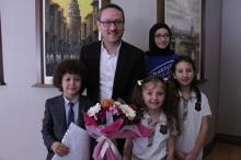 Başkan Kartoğlu, koltuğunu ilkokul öğrencisine devretti