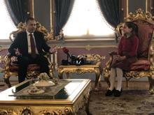 Koltuklarını devrettiler