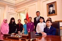 Koltuklarını devrettiler