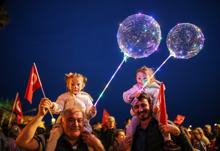 Antalya'da 23 Nisan fener alayı ile kutlandı