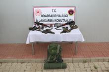 Diyarbakır'da öldürülen teröristlerin kullandığı sığınaklardaki malzemeler imha edildi