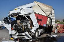 Konya'da servis otobüsü ile TIR çarpıştı: 1 ölü, 24 yaralı