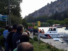 İskeleye yüzmek isteyen genç boğuldu