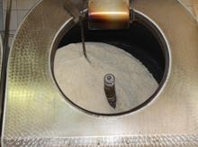 Taş değirmende tahin üretiyorlar