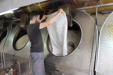 Taş değirmende tahin üretiyorlar