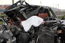 TIR'a çarpan lüks araç hurdaya döndü!