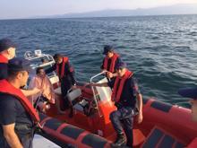 Gemlik açığında can pazarı; Sürüklenen teknedeki 8 kişi kurtarıldı, 2 kişi kayıp