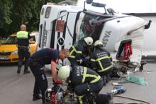 Asit yüklü tanker devrildi