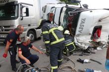 Asit yüklü tanker devrildi