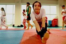 Engel tanımadı; hem kariyer yaptı hem de kick boksta başarıya imza attı