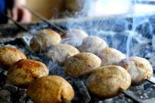 Mangalda içli köfte ilgi görüyor