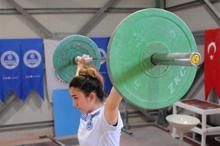 'Halter erkek sporu, yapamazsın' dediler, şimdi olimpiyatları hedefliyor