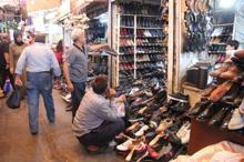 Eski ayakkabı pazarı yoksulların yüzünü güldürüyor