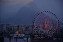 'Antalya'nın Gözü' dönme dolap, ışıl ışıl