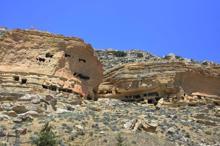 Kaya içine oyulan 14 asırlık 5 katlı yerleşim yeri