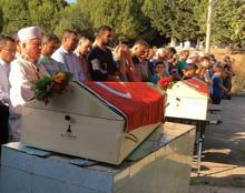 Gölette boğulan ikizler son yolculuklarına yan yana uğurlandı