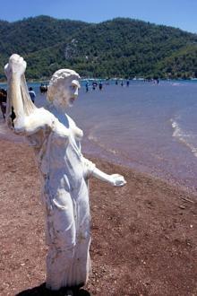 Kızkumu'nda dünyaca ünlü Prenses heykeline çirkin saldırı