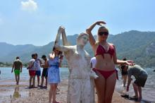 Kızkumu'nda dünyaca ünlü Prenses heykeline çirkin saldırı