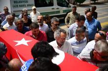 Ünlü oyuncu Cengiz Sezici, Adana'da toprağa verildi