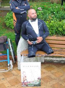 Depremde iki bacağını kaybeden Ufuk, deniz altındaki enkaza kitabını bıraktı