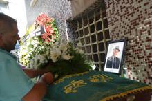 Sezen Aksu, babasını son yolculuğuna uğurladı