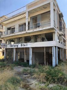 KKTC’de tarihi gün: Gazeteciler 45 yıldır kapalı olan Maraş’a girdi