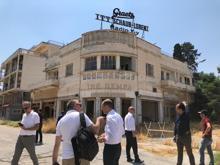 KKTC’de tarihi gün: Gazeteciler 45 yıldır kapalı olan Maraş’a girdi