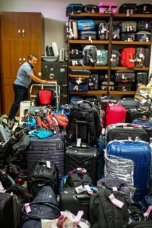 Unutkan yolcular havalimanında 4 bin 525 eşya bıraktı