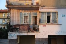 Cezaevinden firar etti, molotofkokteyli atarak evden çıkardığı eşini öldürdü