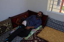 Cebinde patlayan telefon bacağını yaraladı