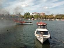 Küçükçekmece'de tekne yangını