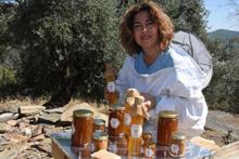 Kadın arıcının azmi, çevresine örnek oldu