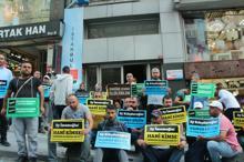 İBB'de işten çıkartılan bir grup işçi CHP İl binası önünde oturma eylemine başladı