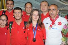 Paralimpik Yüzme Milli Takımı yurda döndü